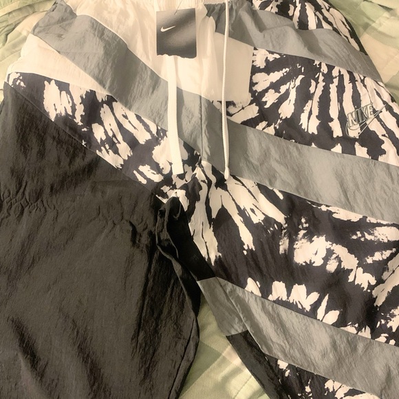 Men’s Nike Nylon Sweatpants - Picture 5 of 7